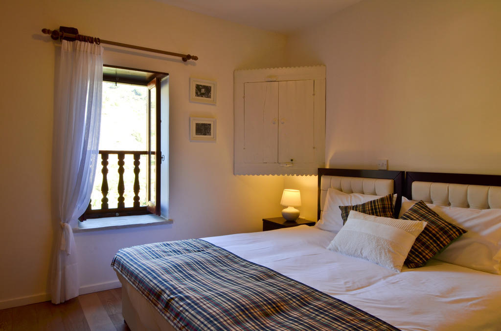 Apartmán To Kastri Kalopanagiotis Pokoj fotografie